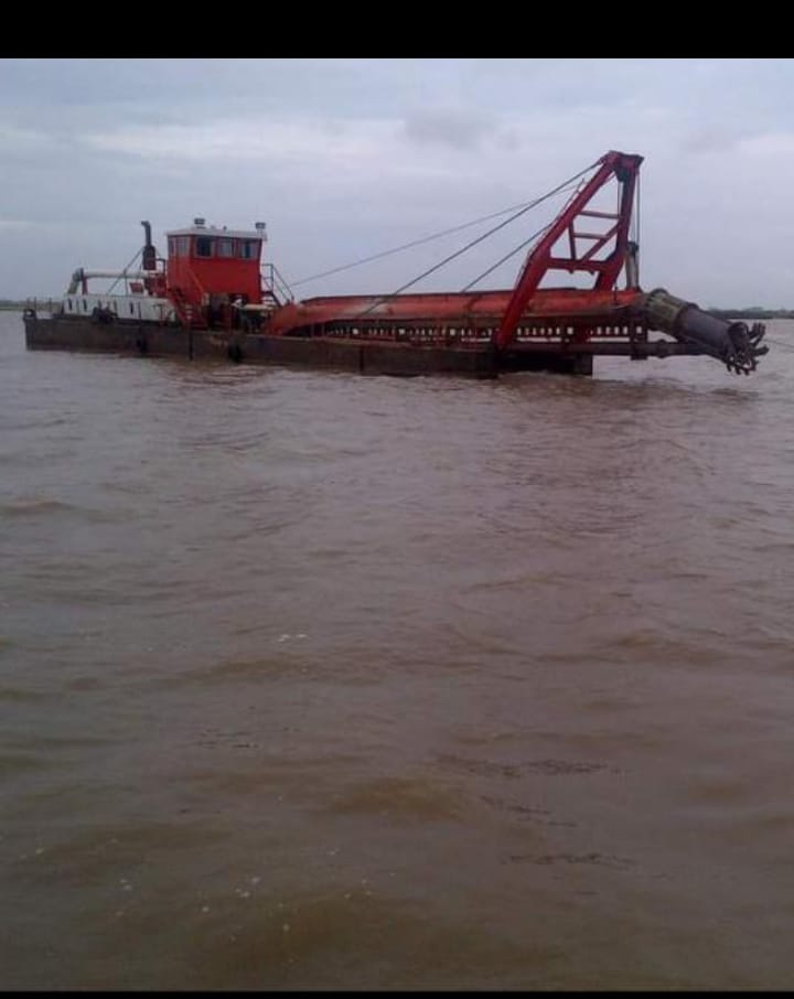 POBjedu 20-inch cutter suction dredger on open water